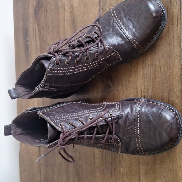 Clarks Collection  Dark Brown Lace-Up Boots Size 5M - Picture 1 of 9